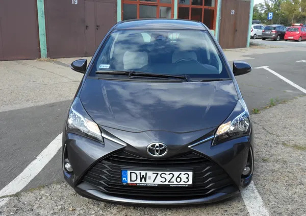 samochody osobowe Toyota Yaris cena 57000 przebieg: 18536, rok produkcji 2017 z Wrocław